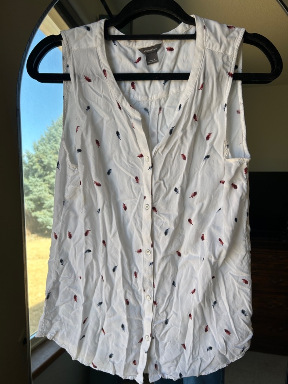Eddie Bauer White Sleeveless Button-Front Top with Red & Navy Feather Motif